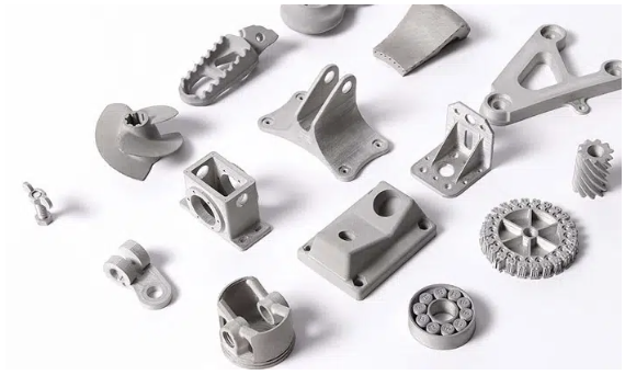 Ensemble de pièces mécaniques imprimées en métal (acier inoxydable, aluminium) réalisé par un apprenant